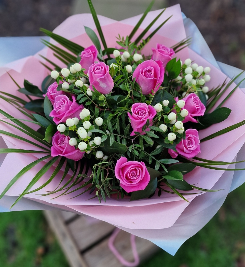 12 Pink Roses