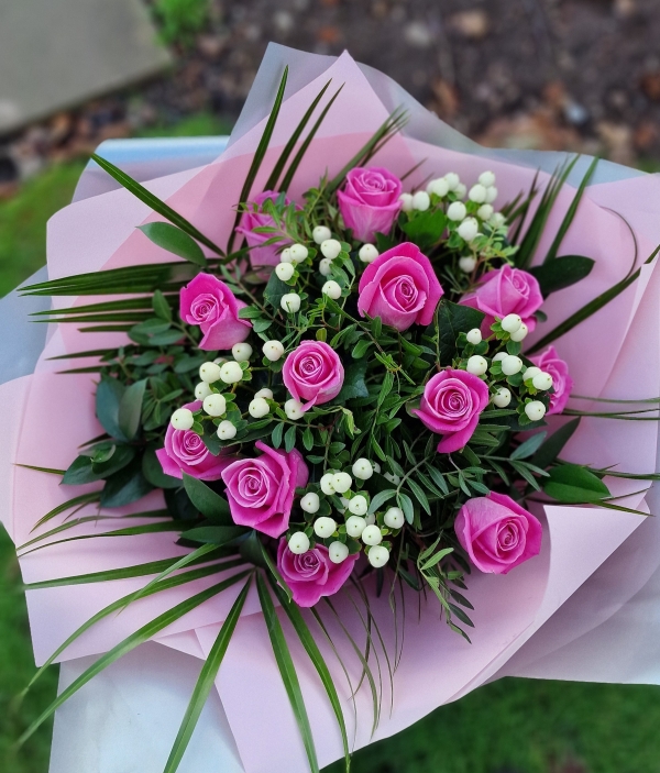 12 Pink Roses
