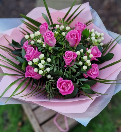 12 Pink Roses